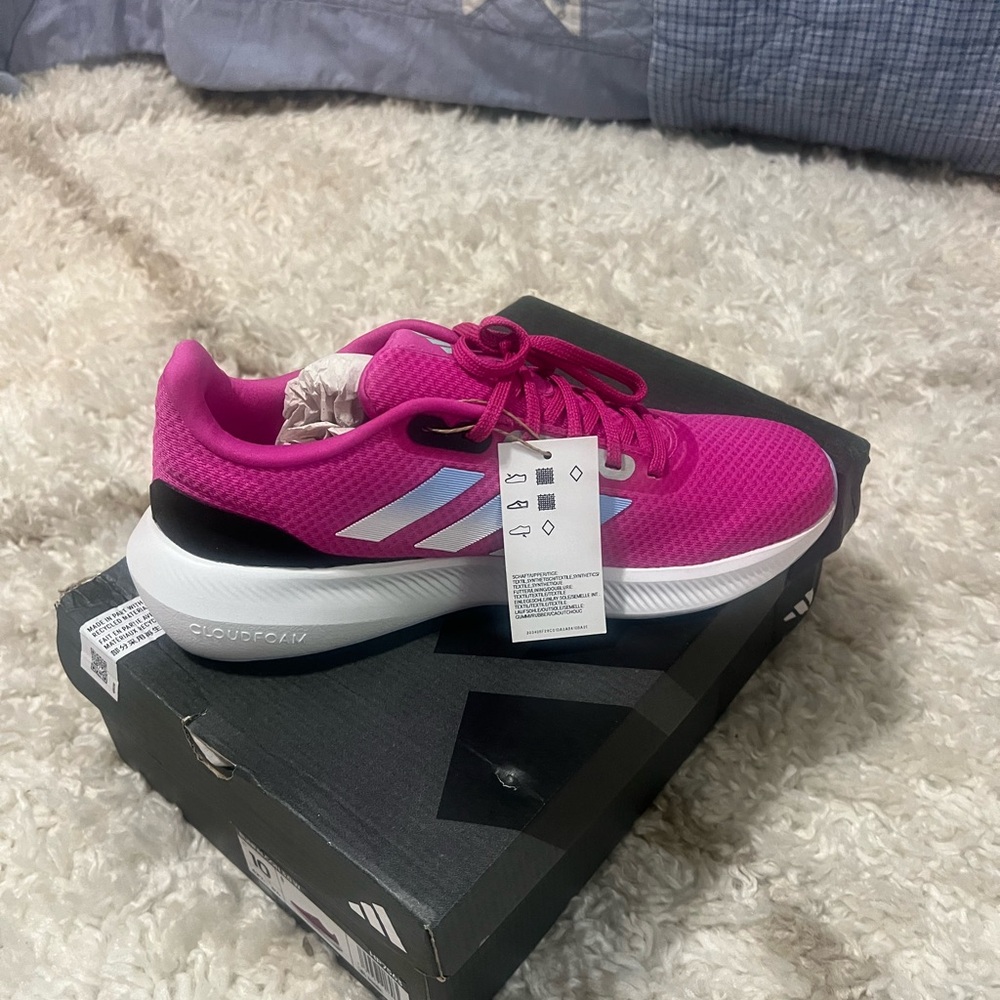 Women’s Adidas sneaker size 10
